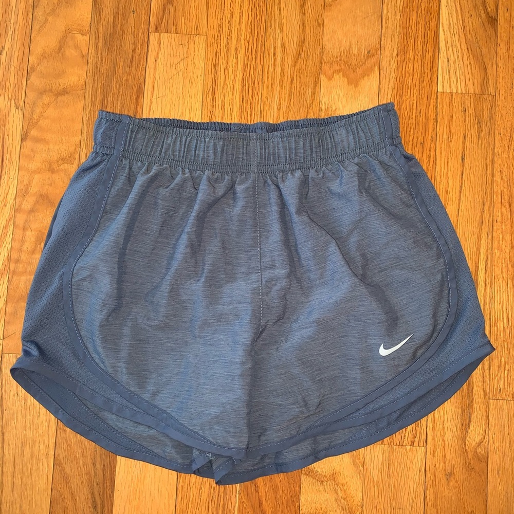 Women’s Nike tempo running shorts XS